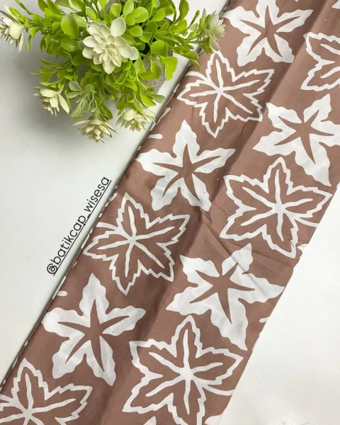 Floral Besar (Daun Maple atau Oak)