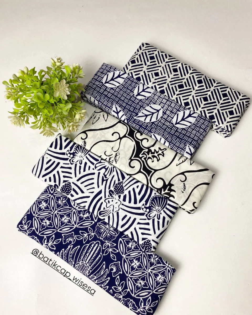 Kain Batik Cap Garutan warna Biru Navy