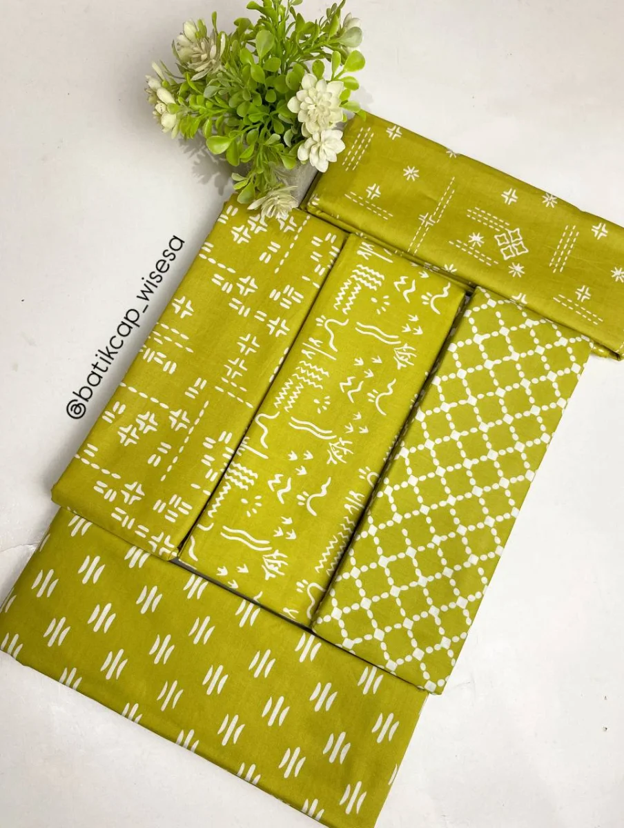 Kain Batik Cap Garutan warna Hijau Lemon
