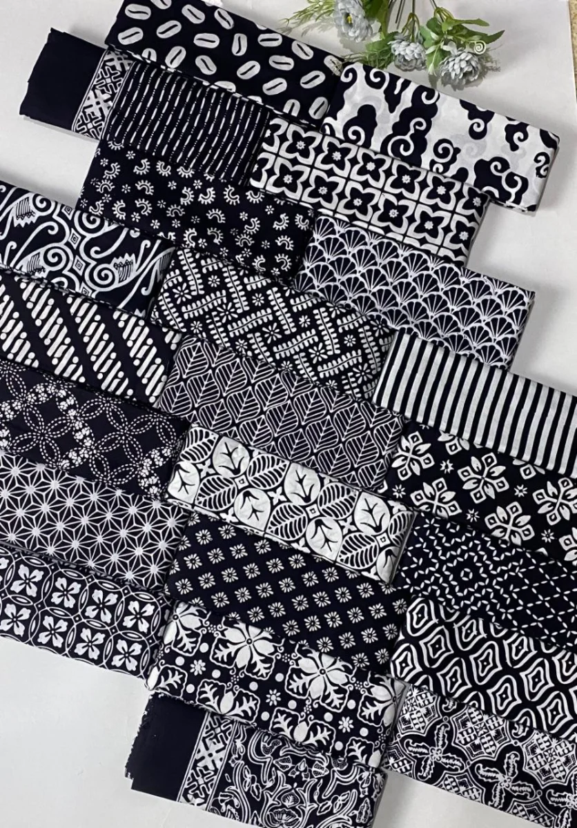 Kain Batik Cap Garutan warna Hitam